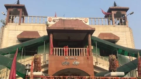 डिजिटल हुई आस्था: धनबाद के मंदिरों में एक क्लिक पर मां भगवती को लग रहा भोग