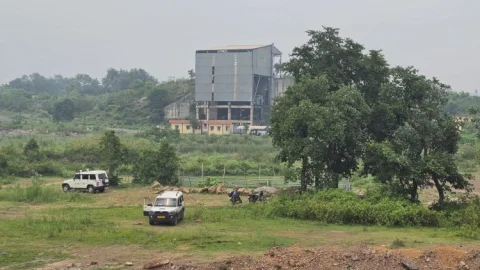 BCCL की महेशपुर साइलो प्लांट के नीचे ‘काला सुरंग नेटवर्क’! 350 करोड़ की परियोजना और रेलवे लाइन पर खतरा!