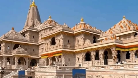 राम मंदिर चढ़ावा चोरी मामले में बड़ा एक्शन: 7 ठिकानों पर पुलिस की रेड, कैश-ज्वेलरी और संपत्ति के दस्तावेज जब्त