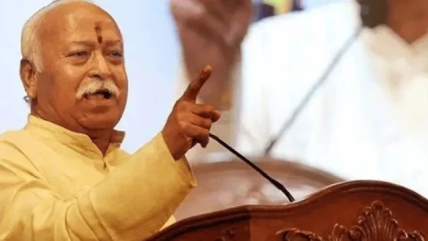"दुनिया ताकत की भाषा समझती है": मोहन भागवत बोले- हिंदुओं को आत्मरक्षा के लिए बनना होगा शक्तिशाली