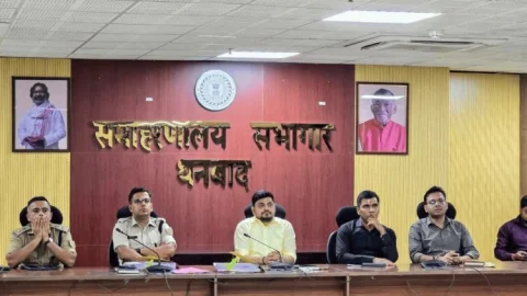 धनबाद में सड़क सुरक्षा पर बड़ा अभियान: NH को एक्सिडेंट फ्री बनाने के लिए हाईवे टास्क फोर्स, 11 पेट्रोल पंपों को नोटिस