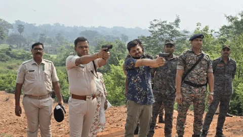 धनबाद पुलिस का ‘निशाना मिशन’ शुरू: 2586 जवानों की होगी परीक्षा, डीसी-एसएसपी ने भी साधा लक्ष्य