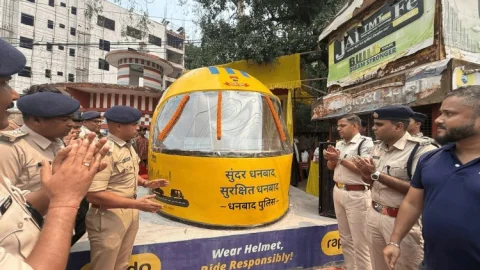 धनबाद में हेलमेट के आकार का हाईटेक ट्रैफिक बूथ शुरू, सड़क सुरक्षा का बनेगा नया प्रतीक