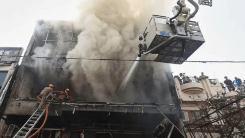 लखनऊ : कोचिंग और गेमिंग सेंटर में लगी भीषण आग, 15 छात्रों समेत युवाओं की मौत, बाथरूम में छिपे लोगों का दम घुटा