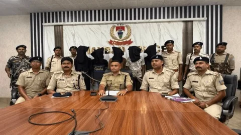 धनबाद में बाइक चोर गिरोह का भंडाफोड़, 13 चोरी की मोटरसाइकिलों के साथ 5 शातिर गिरफ्तार