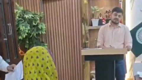 जनता की भाषा में संवाद, दिलों में बनाई जगह: धनबाद DC आदित्य रंजन की संवेदनशीलता ने जीता लोगों का भरोसा