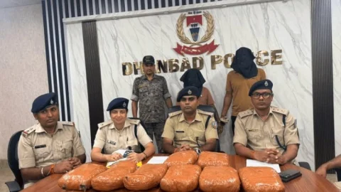 धनबाद में 16 किलो गांजा के साथ दो तस्कर दबोचे, बलियापुर पुलिस की बड़ी कामयाबी