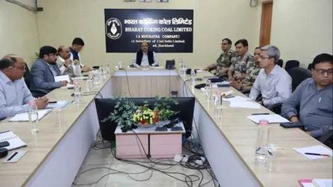 बीसीसीएल में कोयला चोरी और अवैध खनन पर बड़ा एक्शन प्लान, CMD मनोज अग्रवाल ने अपनाई 'जीरो टॉलरेंस' नीति