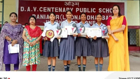 टैलेंट कार्निवाल में चमका DAV बनियाहीर का जलवा, सामूहिक नृत्य में तीसरा स्थान हासिल कर बढ़ाया स्कूल का मान