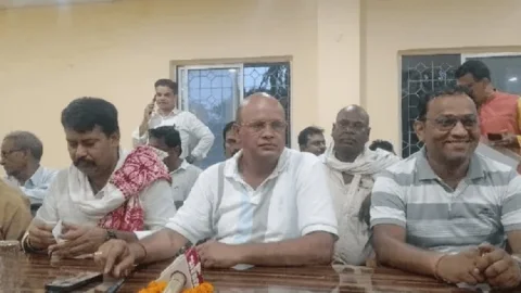 धनबाद में जुबानी जंग तेज: अरूप चटर्जी के निशाने पर सांसद ढुलू महतो, लगाए गंभीर आरोप