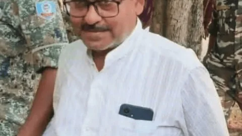 बोकारो: पेटरवार प्रखंड के प्रधान सहायक को 8,000 रुपये घूस लेते ACB ने दबोचा