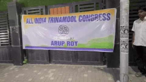 पश्चिम बंगाल: TMC के बागी गुट ने पार्टी मुख्यालय पर किया कब्जा, ताले बदले और पोस्टरों से गायब हुईं ममता