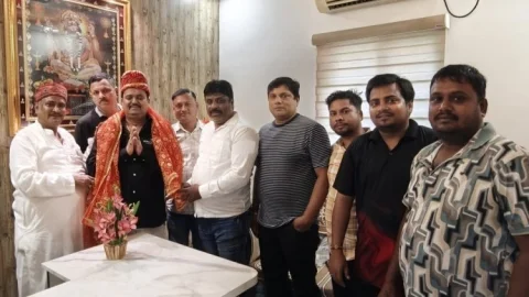 धनबाद : न्यू स्टेशन रेलवे कॉलोनी दुर्गा पूजा समिति ने अध्यक्ष उदय प्रताप सिंह का किया भव्य सम्मान