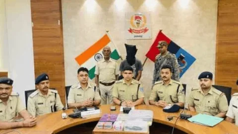 रामगढ़ : कुख्यात अपराधी शिवा डोम गिरफ्तार, सहयोगी टिंकल भी भारी हथियारों के साथ पकड़ाया