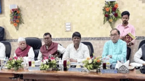 रेलवे में धनबाद की फिर अनदेखी! मेगा कोचिंग टर्मिनल योजना से बाहर, सांसद ढुलू महतो ने उठाई रेलवे जोन की मांग