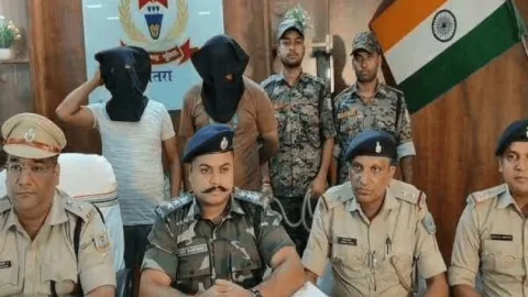चतरा पुलिस ने प्रिंस खान गैंग के 2 गुर्गे को किया गिरफ्तार, लोजपा नेता से मांगी थी दो करोड़ की रंगदारी