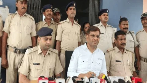 गिरिडीह में 50 लाख की नकली विदेशी शराब फैक्ट्री का भंडाफोड़, 350 पेटी फर्जी शराब जब्त