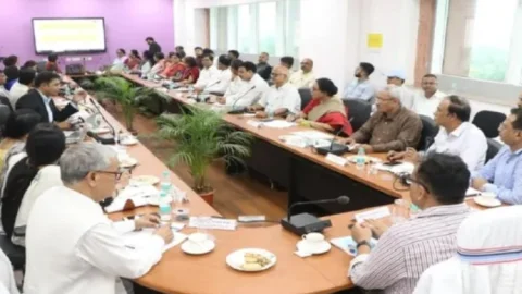 BBMKU में बड़ा ऐलान: तोपचांची और बाघमारा में खुलेंगे प्रोफेशनल कॉलेज, AI-BBA-BCA कोर्स की होगी पढ़ाई