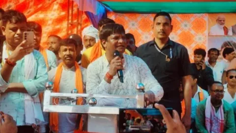 ढुल्लू महतो का बड़ा हमला: 'कमीशन के लिए अरूप चटर्जी ने रुकवाया निरसा एलिवेटेड रोड'