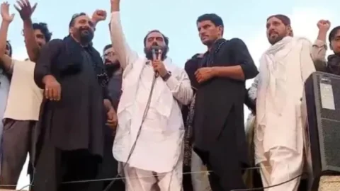 PoK में पाकिस्तान के खिलाफ बगावत तेज! 'वतन या कफन' के नारे के बीच अलग देश की मांग