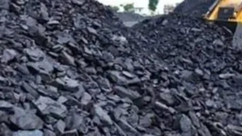 धनबाद: खनन चालान में देरी से BCCL का कोयला डिस्पैच संकट में, दो दिन में 25 हजार टन आपूर्ति पर असर