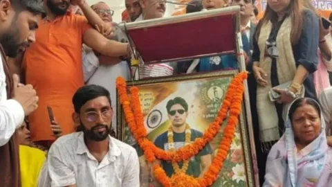 दिल्ली के जंतर-मंतर पर गूंजा 'भरत को न्याय दो', कथित एनकाउंटर मामले की CBI जांच की मांग तेज