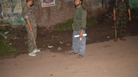 धनबाद: झरिया में सड़क पर पथराव के बाद फायरिंग का आरोप, पुलिस को मिला खोखा और जिंदा कारतूस