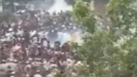 जंतर-मंतर से संसद तक हंगामा: CJP समर्थकों पर लाठीचार्ज, आंसू गैस के बीच पुलिस ने खाली कराया प्रदर्शन स्थल