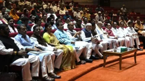 संसद भवन में NDA की बैठक, PM मोदी का बड़ा संदेश- पेपर लीक पर राजनीति नहीं, दोषियों को मिलेगी कड़ी सजा