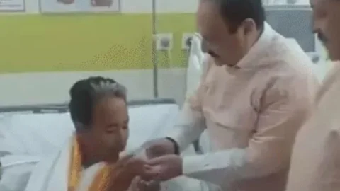 26 दिन बाद टूटा सोनम वांगचुक का अनशन, आधी रात मेदांता पहुंचे जेपी नड्डा ने जूस पिला खत्म कराया उपवास