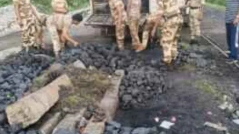 कोयला माफियाओं पर CISF का बड़ा प्रहार: 7 दिन में 1,277 टन अवैध कोयला जब्त, धनबाद में सबसे बड़ी कार्रवाई