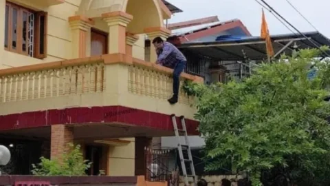 धनबाद में ED का  एक्शन: अवैध कोयला नेटवर्क पर 25 ठिकानों पर छापेमारी, झामुमो नेता हरेंद्र चौहान के घर हंगामा