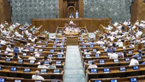लोकसभा से पास हुआ बड़ा बिल, सुप्रीम कोर्ट में अब होंगे 38 जज; लंबित मामलों के निपटारे पर सरकार का बड़ा दांव