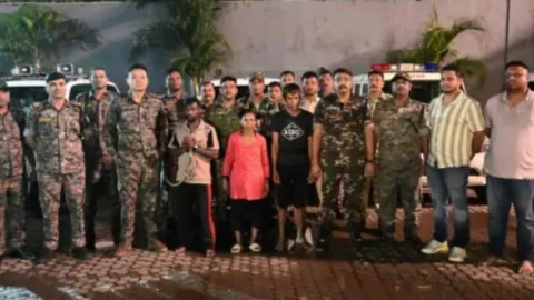 झारखंड में नक्सलियों पर सबसे बड़ा प्रहार! 22 लाख के तीन इनामी माओवादी गिरफ्तार, AK-47 और पिस्टल बरामद