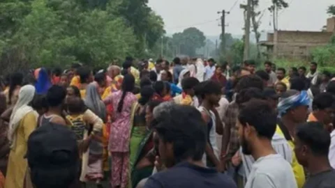 बोकारो में खौफनाक ट्रिपल मर्डर: सनकी पड़ोसी ने कुल्हाड़ी से दंपती और बहू को उतारा मौत के घाट