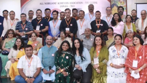 नई दिल्ली में सजा नोबिलियन्स का मिलन: Reunion 4.0 में स्कूल की यादें हुईं ताजा, 8 पूर्व शिक्षक सम्मानित