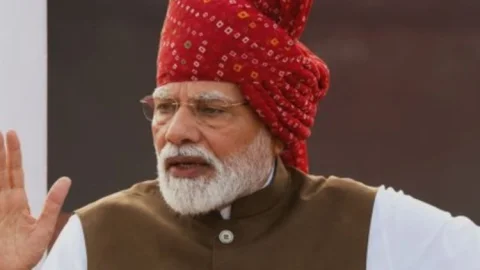 हथियारी नक्सली गए, अब ‘दिमागी नक्सलियों’ की चुनौती; लाल किले से PM मोदी का बड़ा संदेश