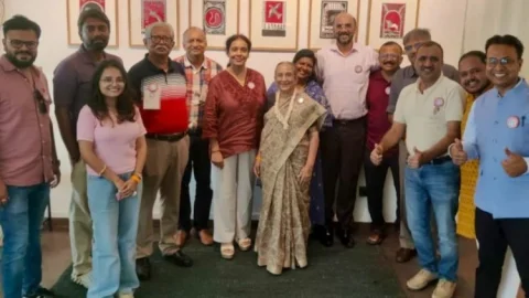 अहमदाबाद में जुटे डी नोबिली के नोबिलियंस, दशकों बाद फिर ताजा हुईं स्कूल की सुनहरी यादें