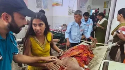 बिहार: लखीसराय अशोकधाम मंदिर में भगदड़: 7 महिला श्रद्धालुओं की मौत; कई घायल