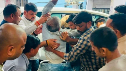हादसा देख रुका धनबाद मेयर का काफिला, घायलों को पहुंचाया अस्पताल; संजीव सिंह की इंसानियत ने जीता दिल