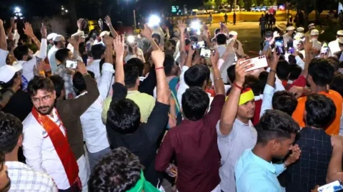 नई दिल्ली: जंतर-मंतर पर आरक्षण के खिलाफ हुंकार, उमड़ी भारी भीड़; RAF के साथ पुलिस का एक्शन, कई हिरासत में