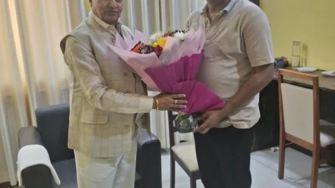 धनबाद: सांसद कालीचरण सिंह से मिले मनी महतो, विकास और सामाजिक मुद्दों पर हुई अहम चर्चा