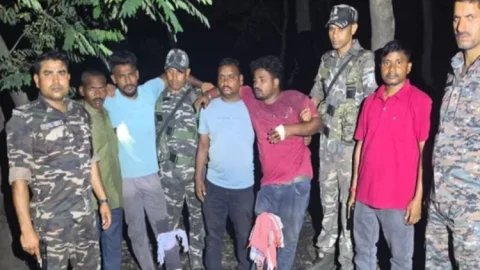 रामगढ़ के गिद्दी में आधी रात पुलिस से भिड़े अपराधी, 2 को लगी गोली; तीसरा जंगल में फरार