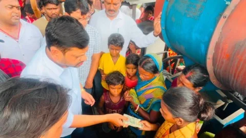 धनबाद: शंकर मल्लिक के परिवार के लिए मेयर संजीव की बड़ी पहल,निजी स्तर पर दी ₹10.50 लाख की मदद