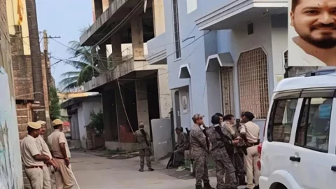 बिहार: बेलसंड के LJP विधायक अमित रानू के आवास व ऑफिस पर छापा, पिस्टल-गोलियां बरामद, दो गिरफ्तार