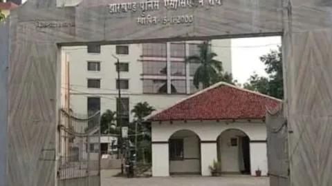 झारखंड पुलिस एसोसिएशन ने DGP से की मांग, पुलिसकर्मियों को 5 दिन की छुट्टी, भादो मेला से भी मिले छूट