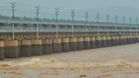 फरक्का पर बिहार की बड़ी पहल: 24 घंटे में खुले बराज के गेट, बाढ़ के बीच बढ़ी राहत की उम्मीद