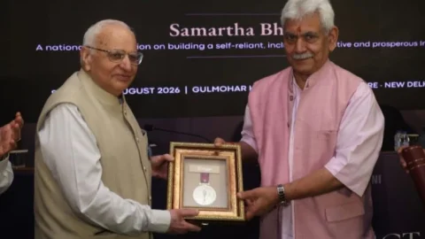 IIT-ISM चेयरमैन प्रो. प्रेम व्रत सम्मानित, 50 PhD स्कॉलर्स को दी दिशा और 524 से अधिक रिसर्च पेपर का रिकॉर्ड
