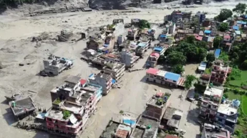 नेपाल बाढ़ में तबाही: 157 लोगों की मौत, 133 भारतीयों समेत सैकड़ों लापता, बिहार-यूपी में हाई अलर्ट