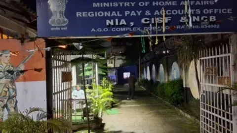 Regional Pay & Accounts के तीन अफसर ₹48,400  रिश्वत लेते गिरफ्तार, रांची-धनबाद के 5 ठिकानों पर CBI रेड